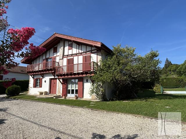 Maison 8 pièces 305 m²