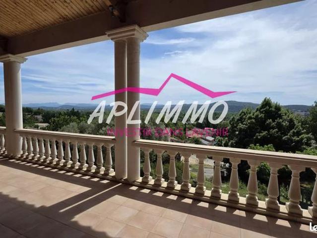 Maison 8 pièces 305 m²