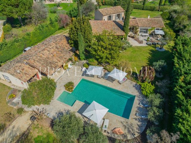 Maison 8 pièces 305 m²