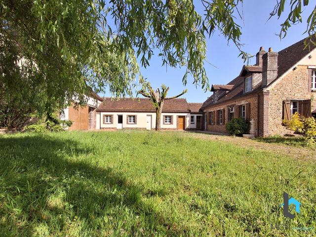 Maison 8 pièces 305 m²