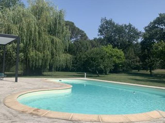Maison 8 pièces 305 m²