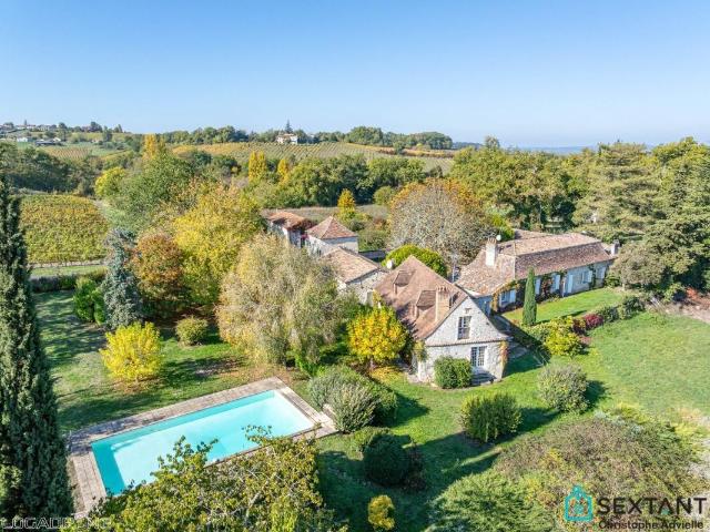 Maison 8 pièces 305 m²