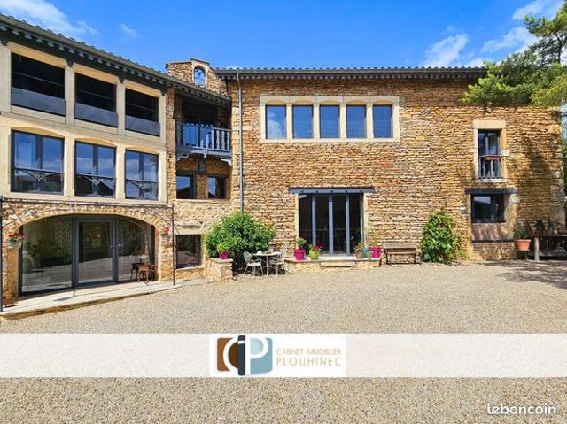 Maison 8 pièces 305 m²