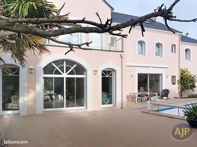 Maison 8 pièces 306 m²
