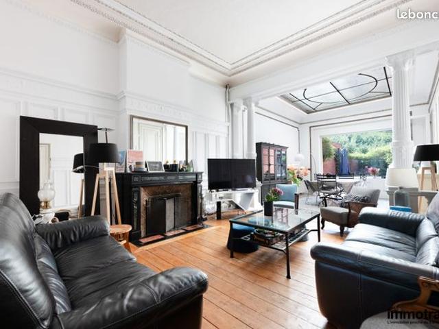 Maison 8 pièces 306 m²