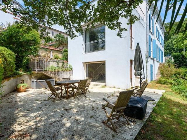 Maison 8 pièces 306 m²