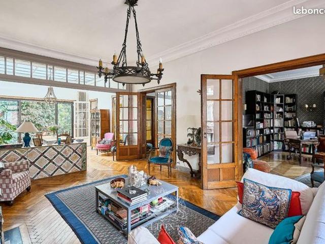 Maison 8 pièces 306 m²