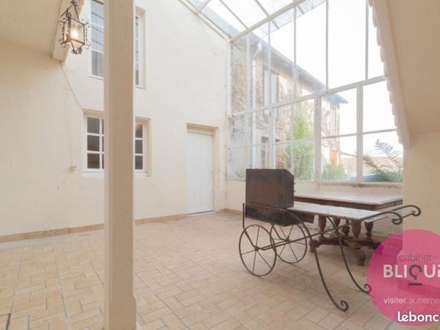 Maison 8 pièces 306 m²