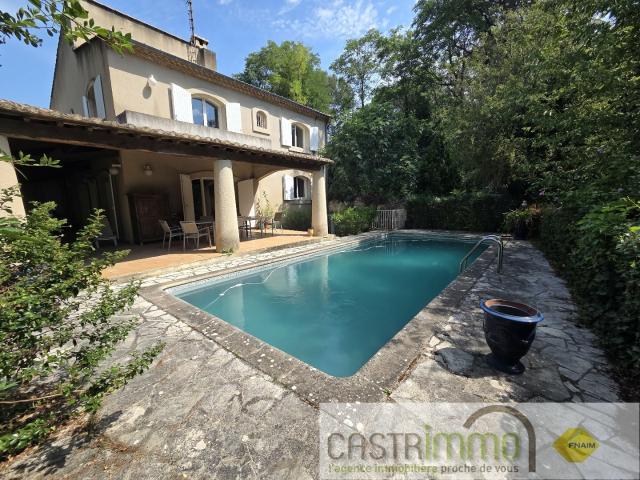 Maison 8 pièces 308 m²