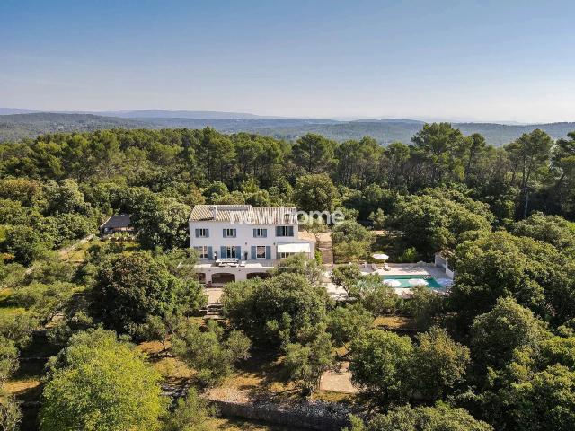 Maison 8 pièces 309 m²