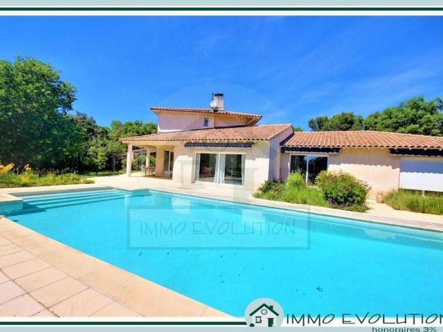 Maison 8 pièces 300 m²