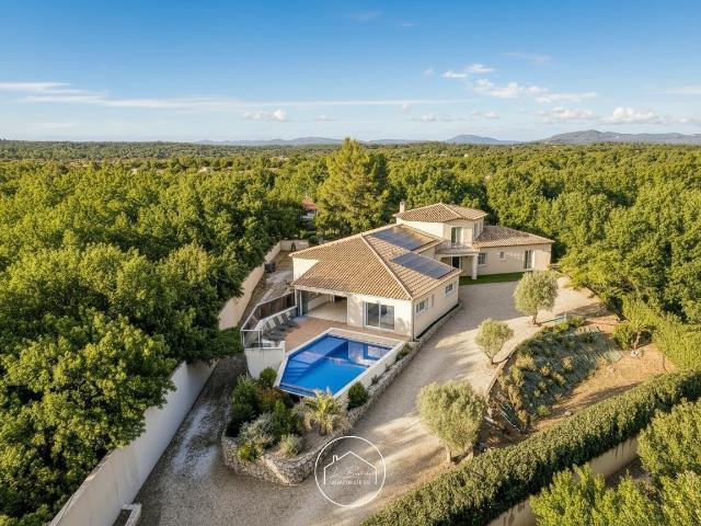 Maison 8 pièces 300 m²