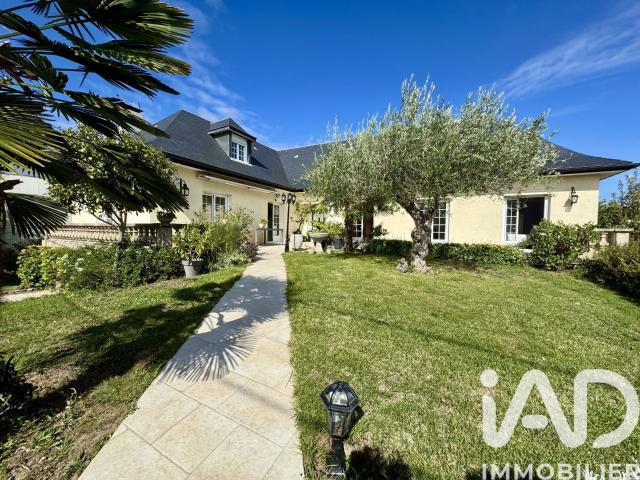 Maison 8 pièces 300 m²