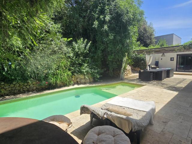 Maison 8 pièces 300 m²
