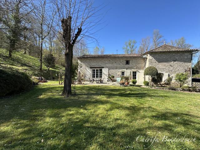 Maison 8 pièces 300 m²