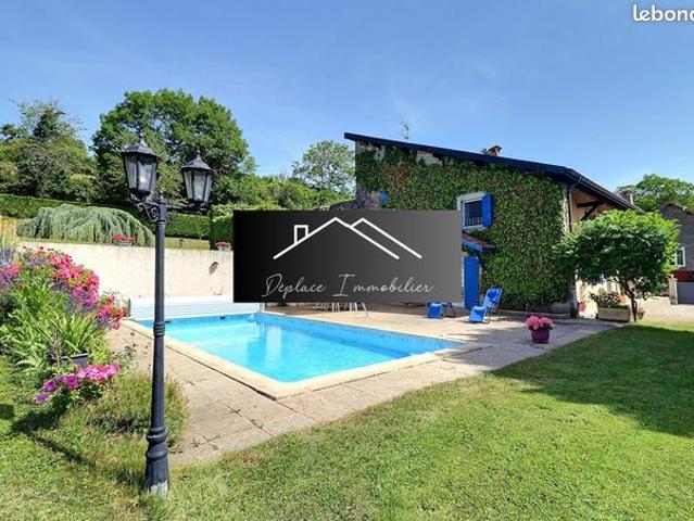 Maison 8 pièces 300 m²