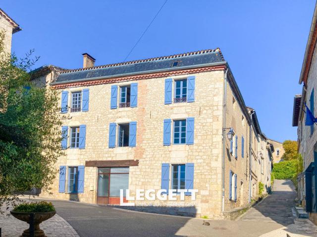 Maison 8 pièces 300 m²