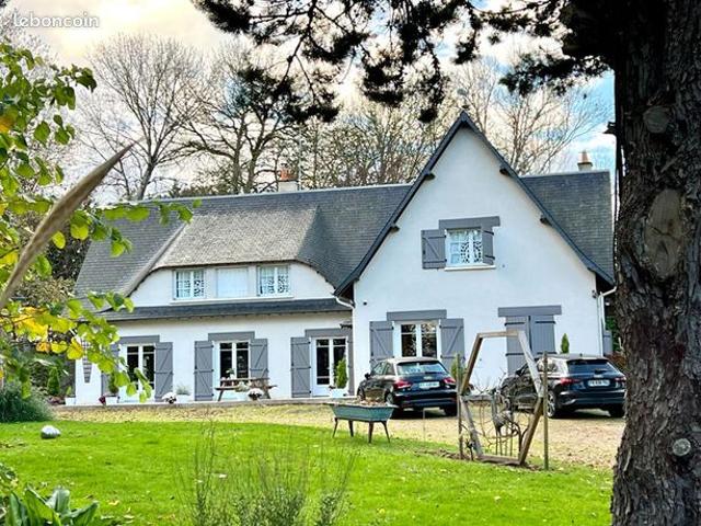 Maison 8 pièces 300 m²