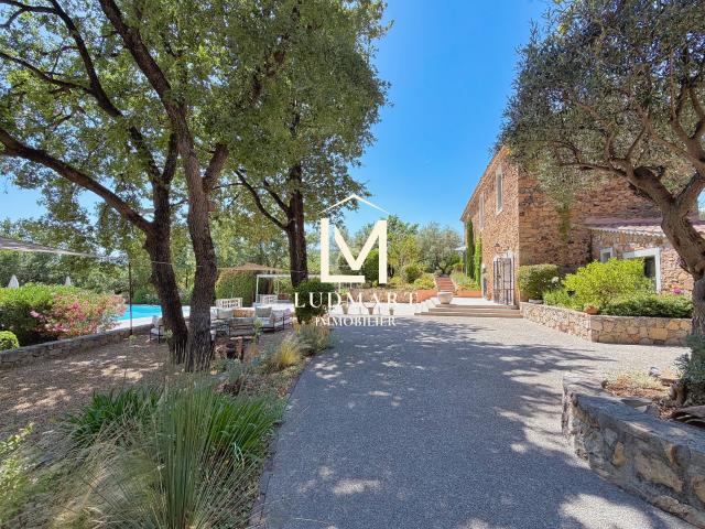 Maison 8 pièces 300 m²