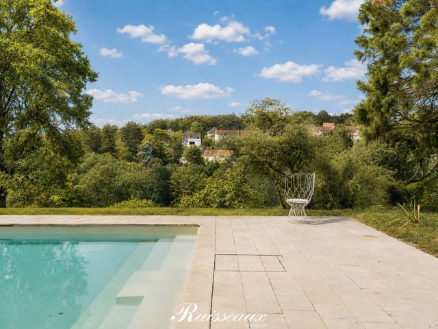Maison 8 pièces 300 m²