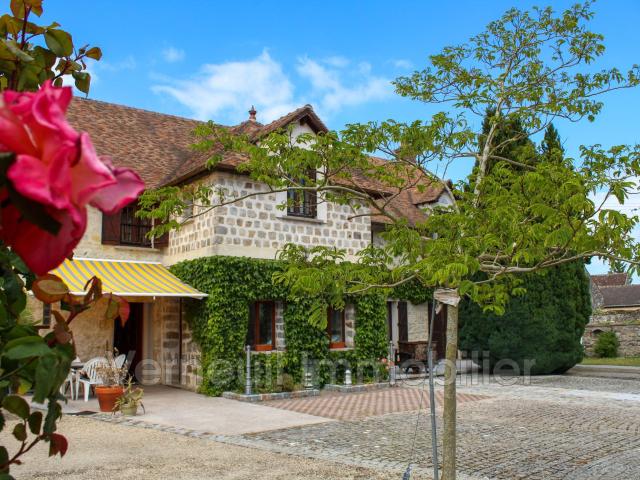 Maison 8 pièces 300 m²