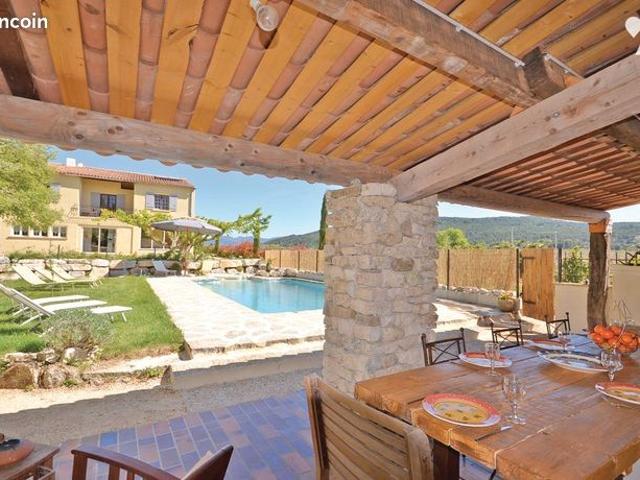 Maison 8 pièces 300 m²