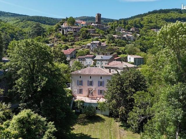 Maison 8 pièces 300 m²