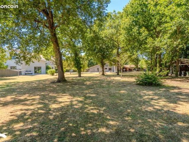 Maison 8 pièces 300 m²