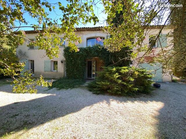 Maison 8 pièces 300 m²