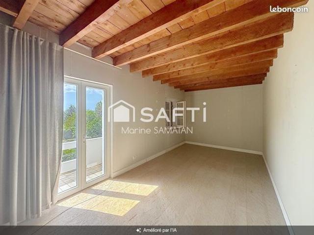 Maison 8 pièces 300 m²
