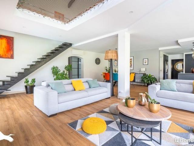 Maison 8 pièces 300 m²