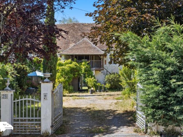 Maison 8 pièces 300 m²