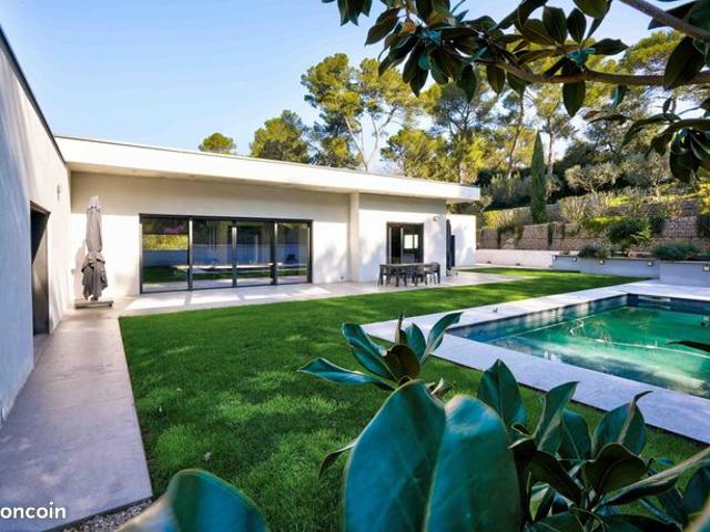 Maison 8 pièces 300 m²