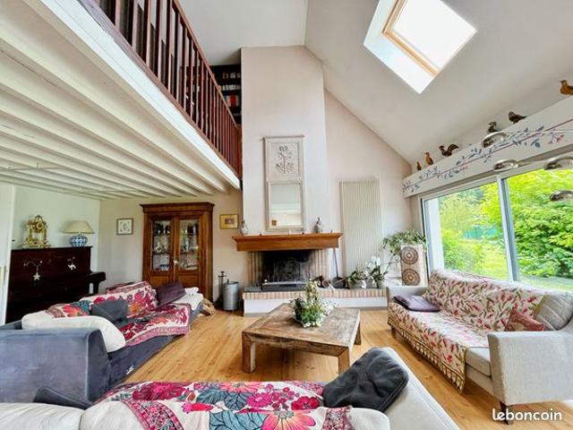 Maison 8 pièces 300 m²