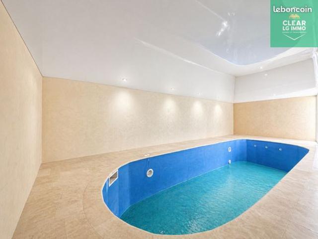 Maison 8 pièces 300 m²