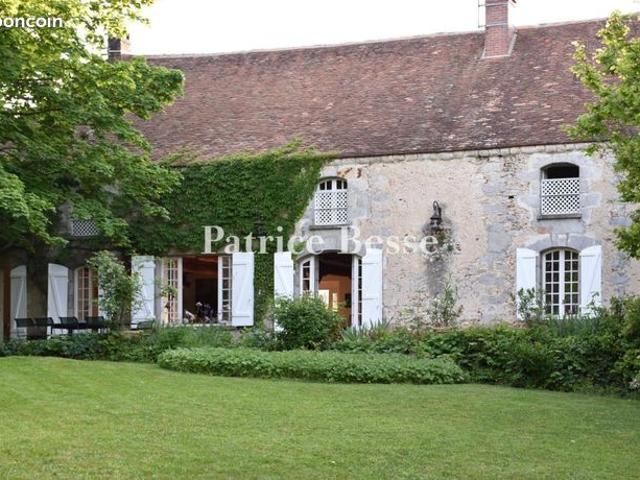 Maison 8 pièces 300 m²