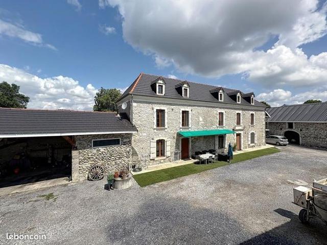 Maison 8 pièces 300 m²