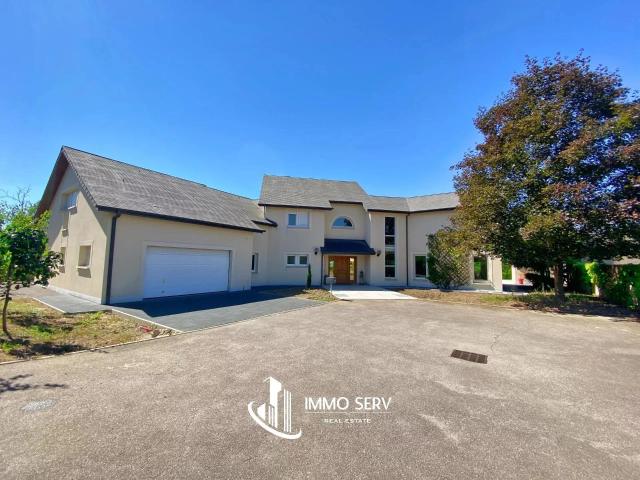 Maison 8 pièces 300 m²