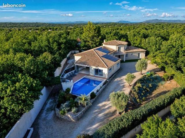 Maison 8 pièces 300 m²