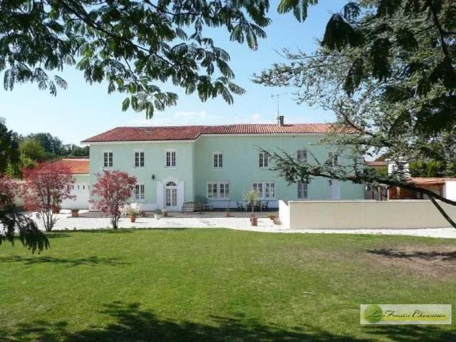 Maison 8 pièces 300 m²