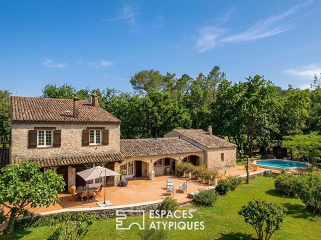 Maison 8 pièces 300 m²