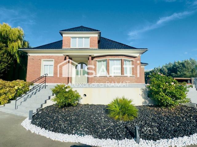 Maison 8 pièces 300 m²