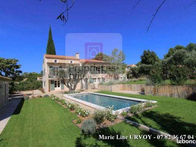Maison 8 pièces 300 m²