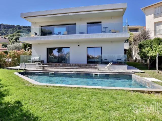 Maison 8 pièces 300 m²