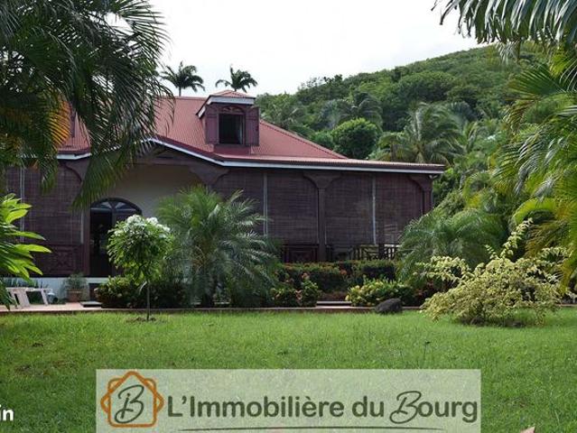 Maison 8 pièces 300 m²