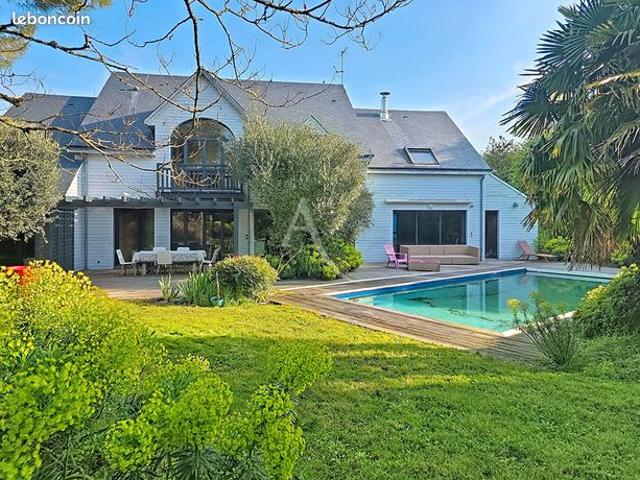 Maison 8 pièces 300 m²