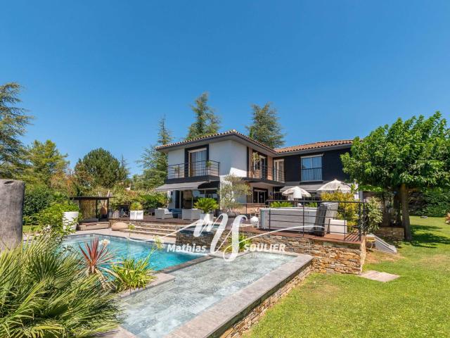 Maison 8 pièces 300 m²