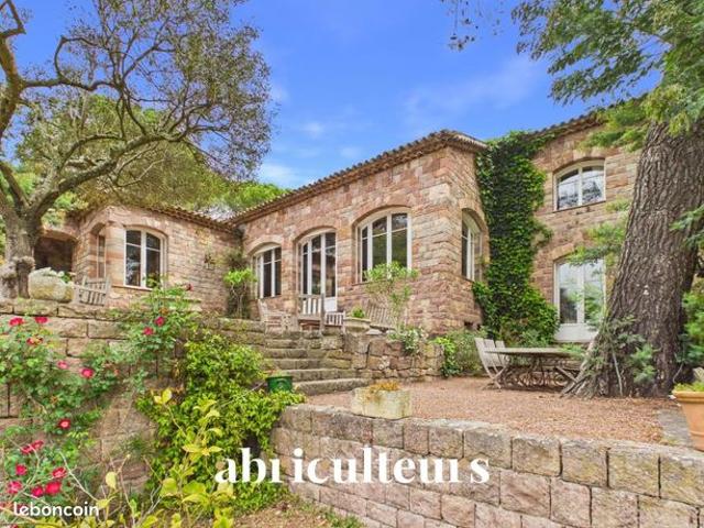 Maison 8 pièces 300 m²