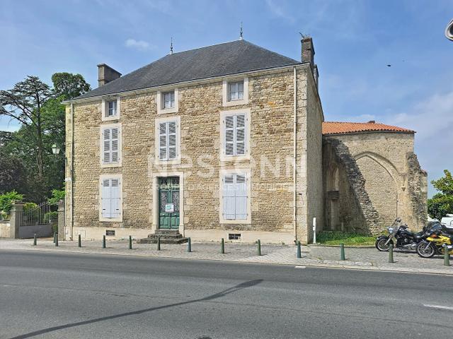 Maison 8 pièces 300 m²
