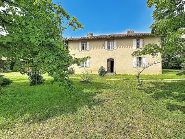 Maison 8 pièces 300 m²